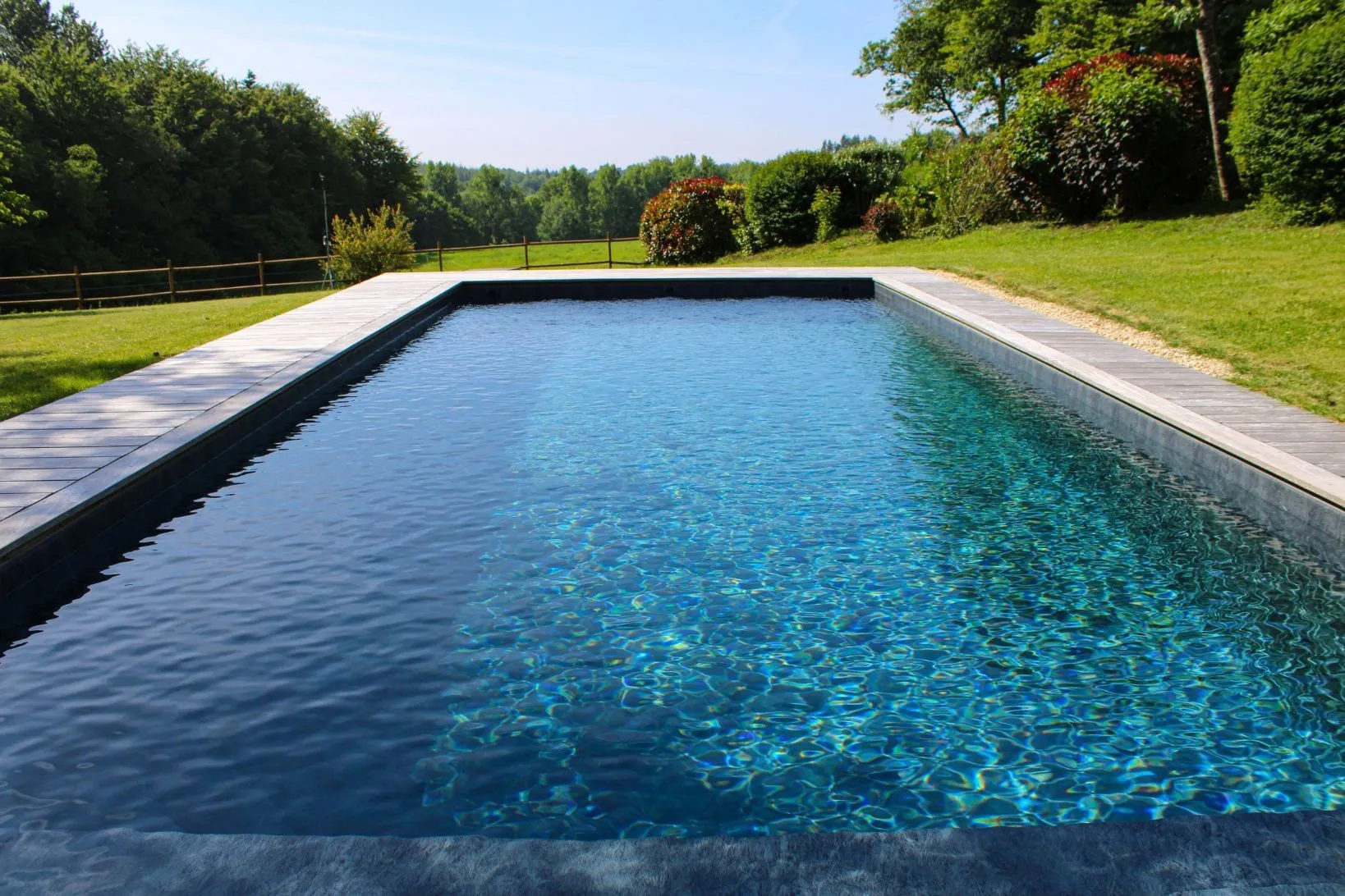 Piscine extérieur 9 x 3,5m par Piscines & Spas par David Paysage