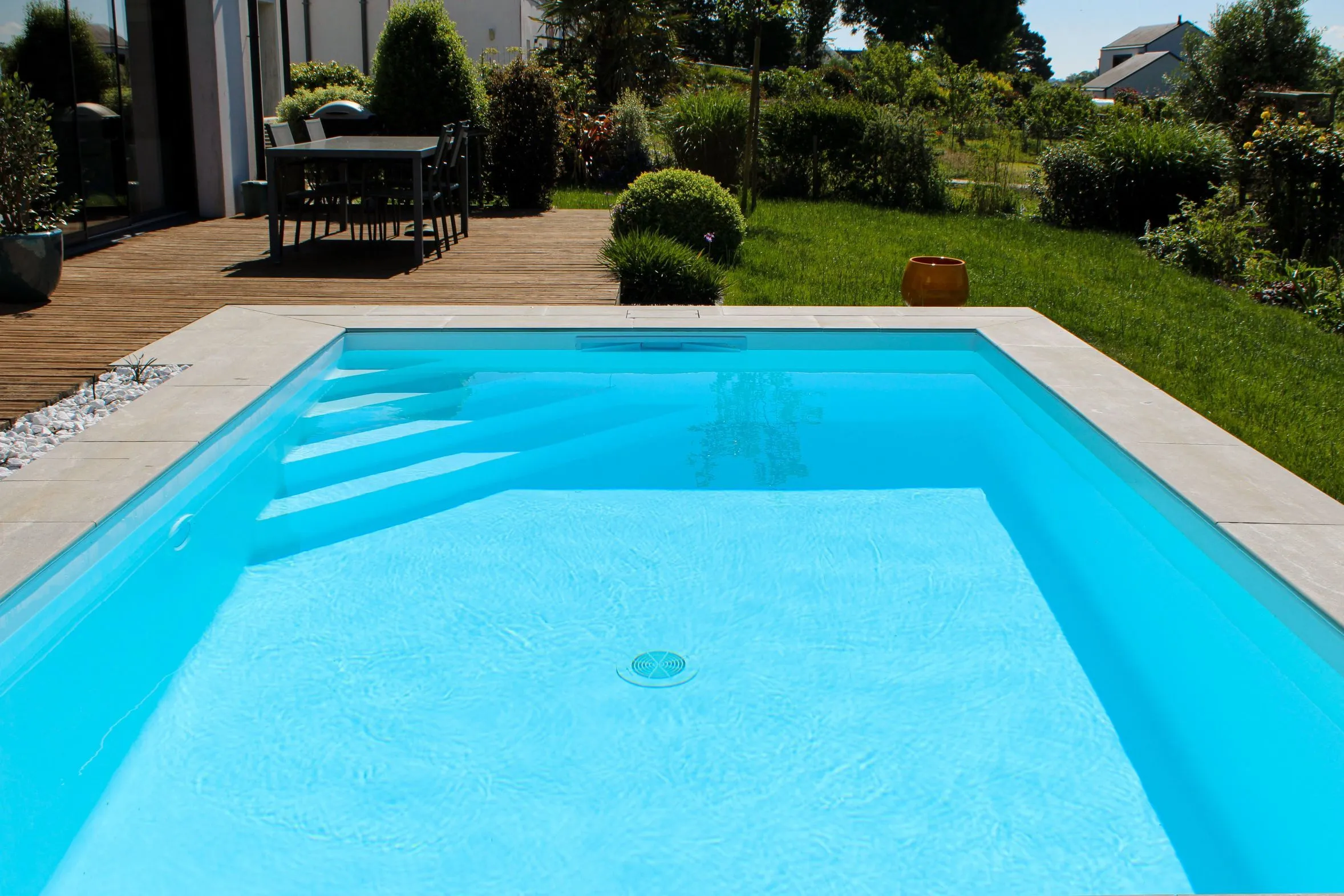 Construction d’une piscine minimaliste à Baden - David Paysage