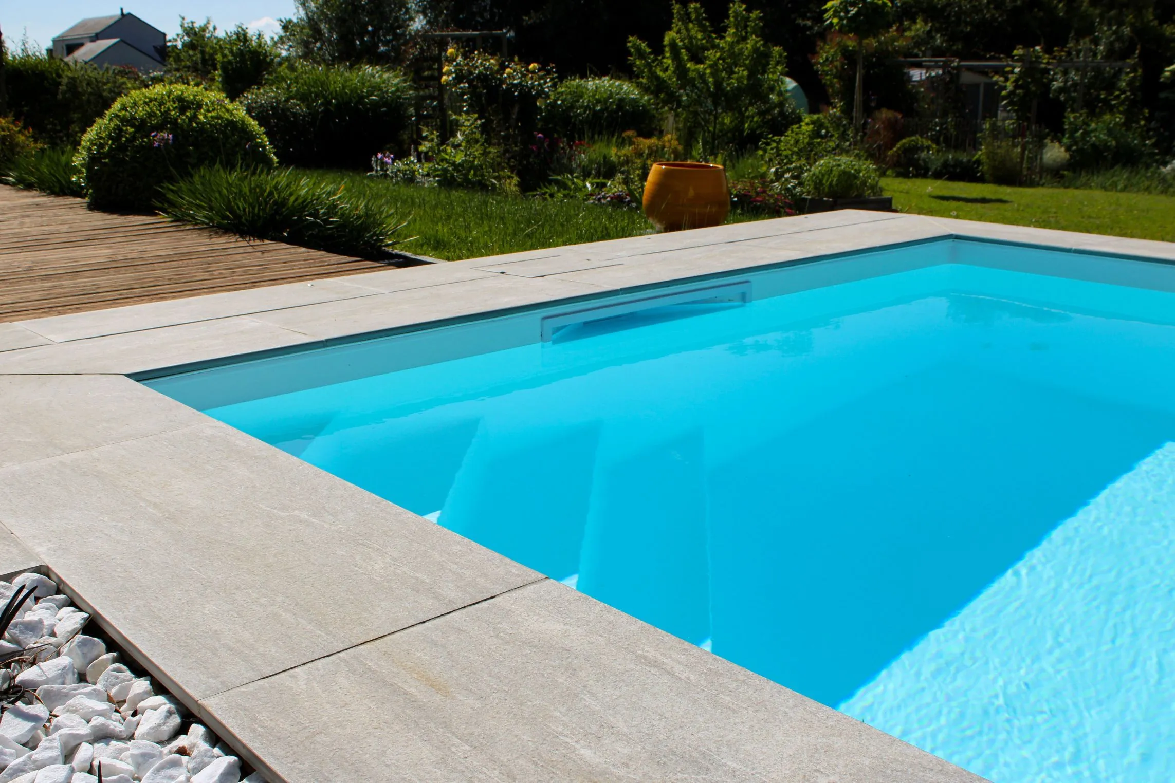 Construction d’une piscine minimaliste à Baden - David Paysage