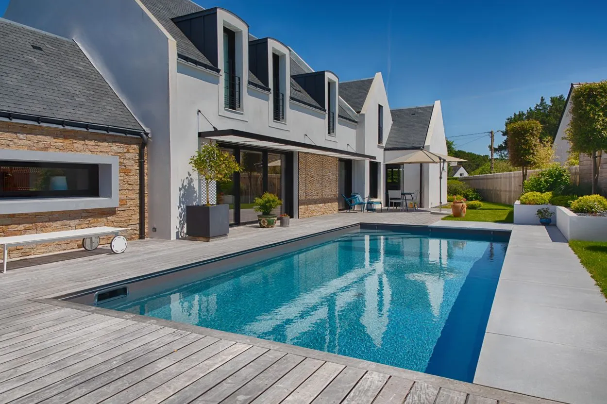 5 idées d’aménagement autour d’une piscine extérieure en Bretagne, piscine David Paysage