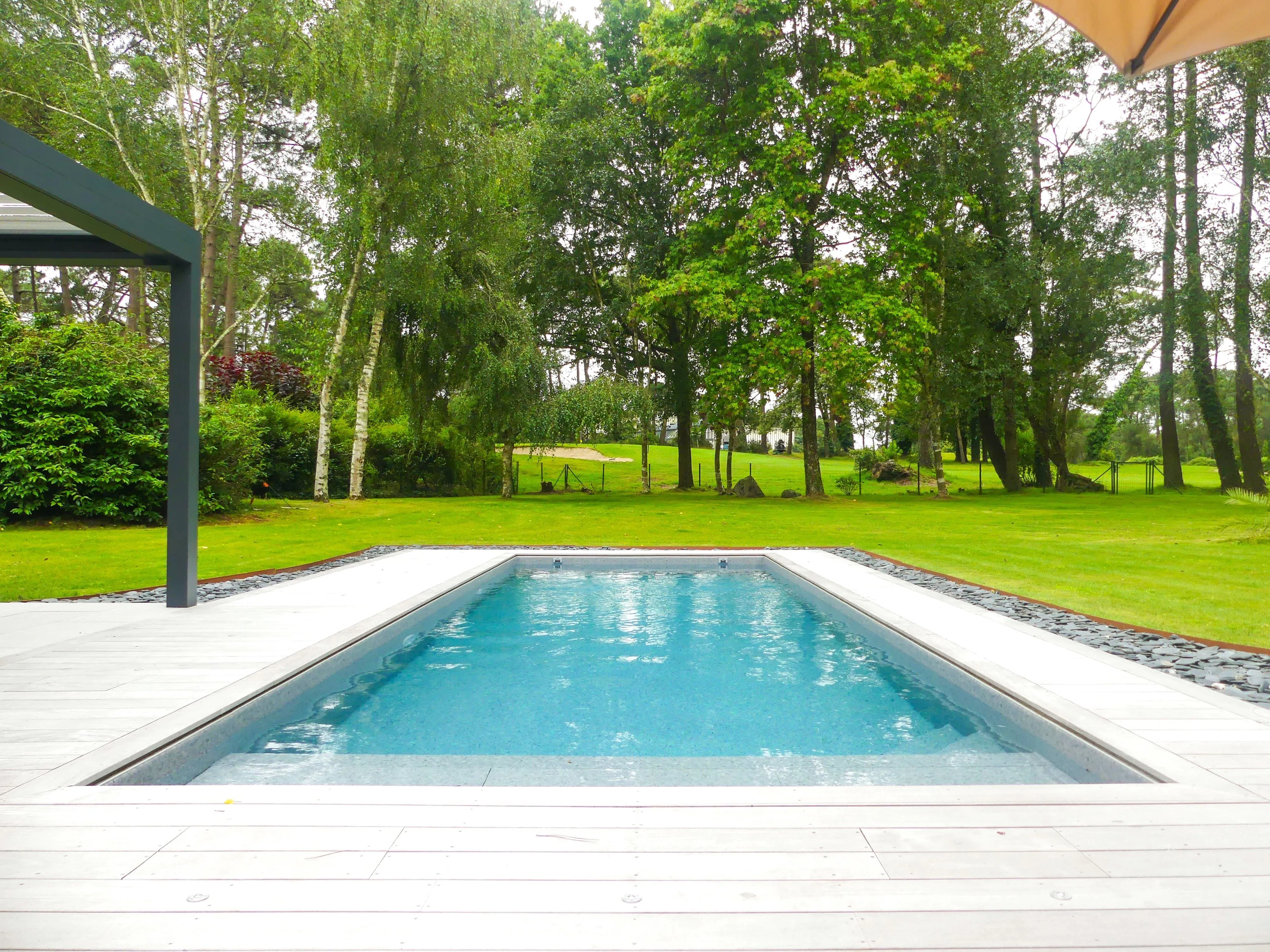 Piscine et terrasse Ploemel David Paysage