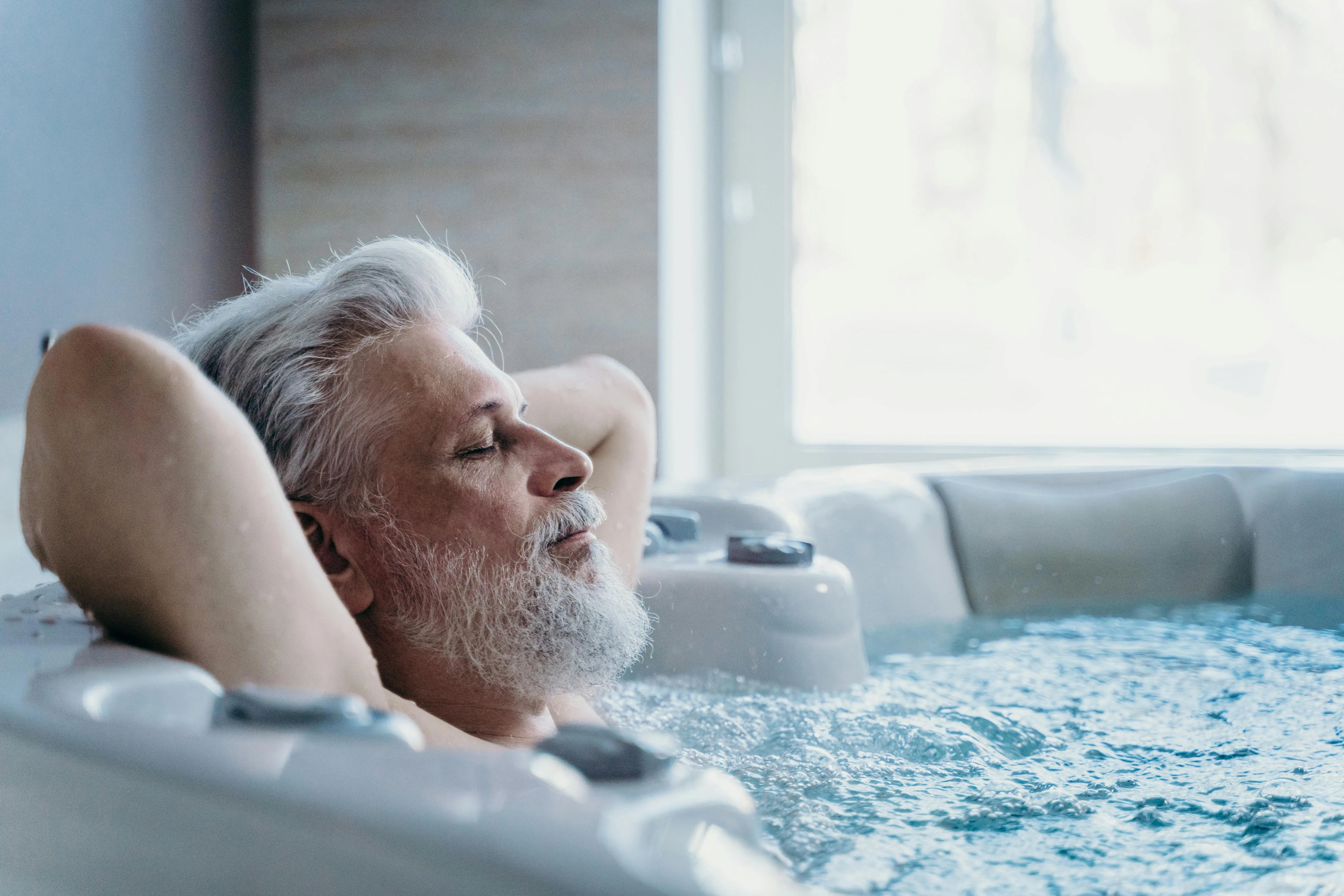 homme dans un spa